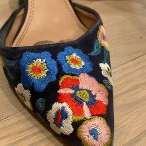 Tory Burch multicolor floral GORGEOUS like new heels!